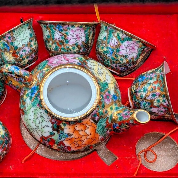 Chinese Tea Set - Teapot, dish & 4 cups - Picture 4 of 4